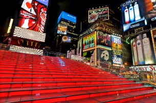 TKTS booth red stairs, Times Square, structure designed by Nicholas S. Leahy, based on a competition-winning concept by the architects John Choi and Tai Ropiha. William Fellows was the landscape architect, Duffy Square, Manhattan, New York City, New York, USA